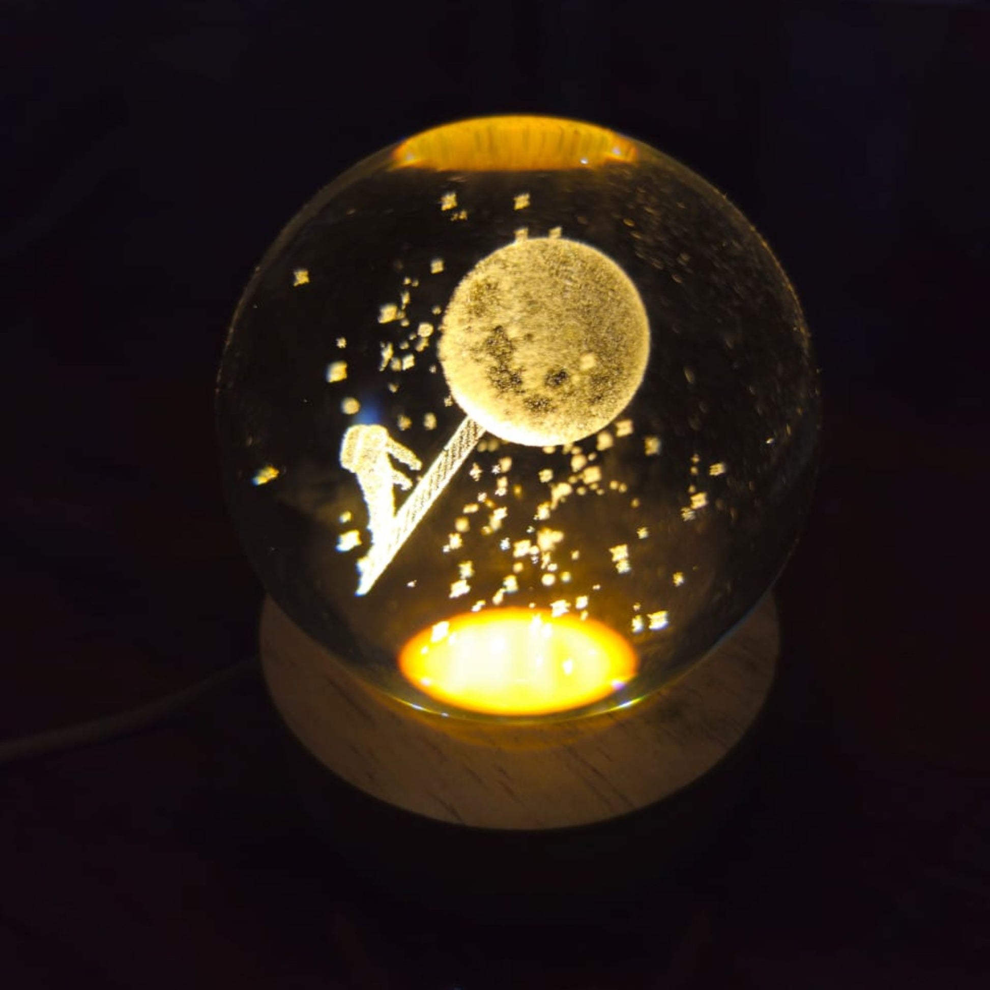 3D Crystal Ball Astronaut Night Lamp on closeup